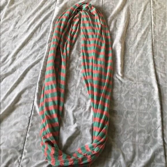 Infinity scarf - Picture 3 of 3